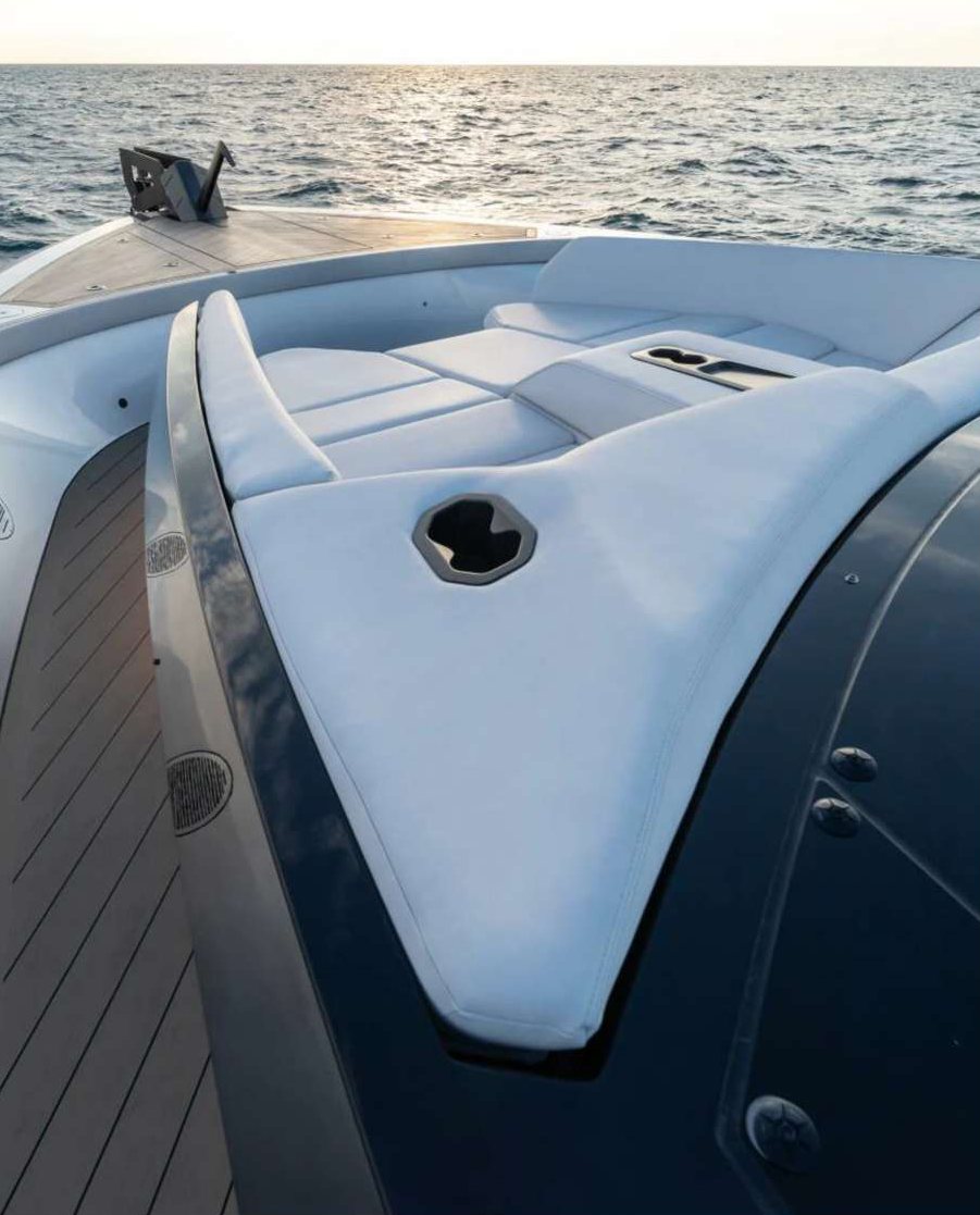 Fellowship II, Bow sunpad