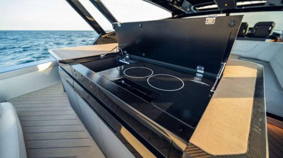 Fellowship II, Cockpit galley with induction hob