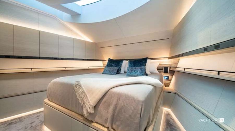 Fellowship II, VIP cabin skylight